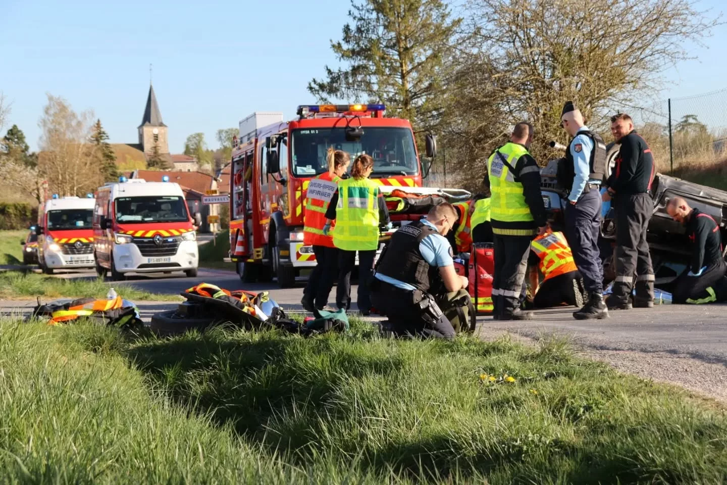 Accident avec pompiers et gendarmes