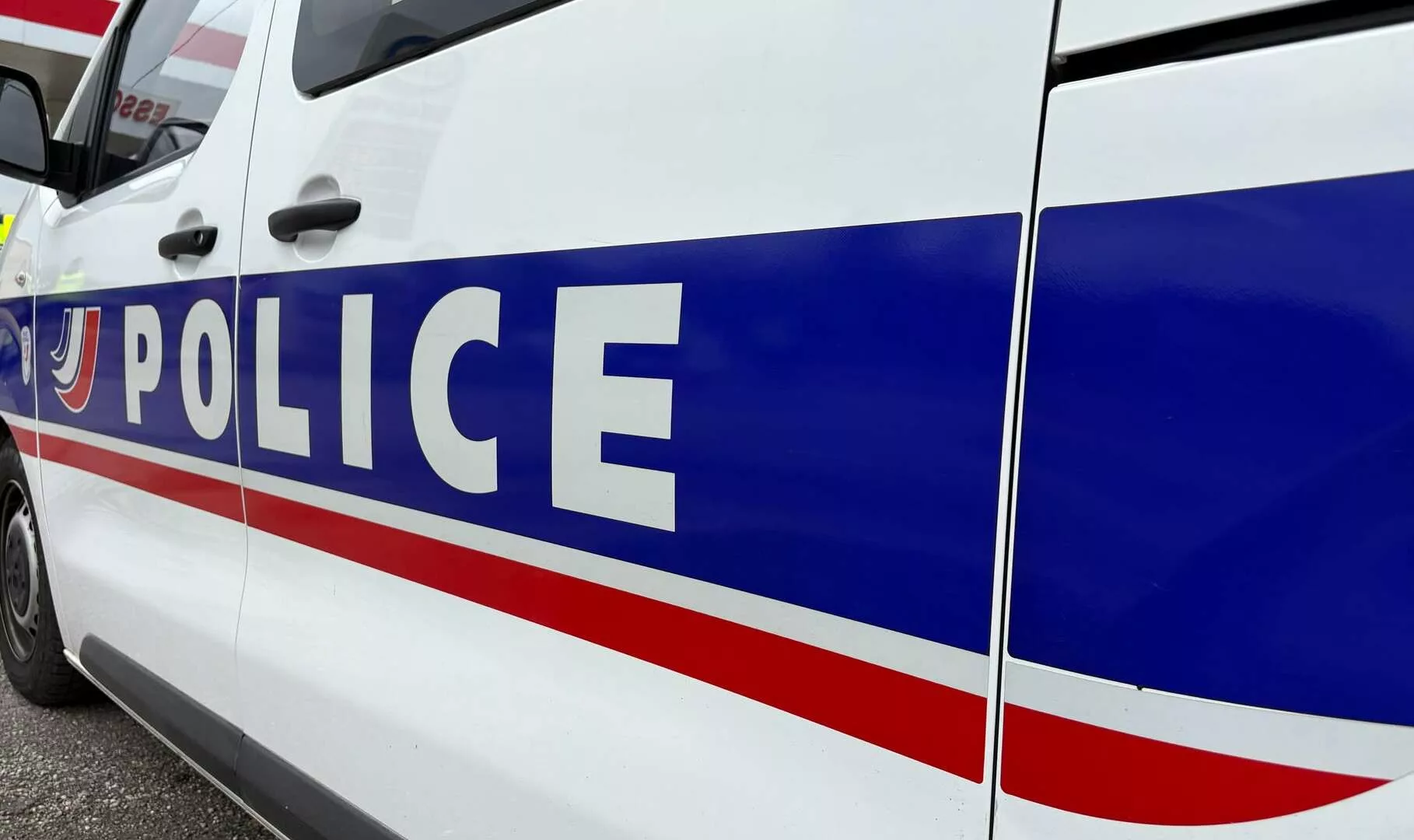 Une voiture de police