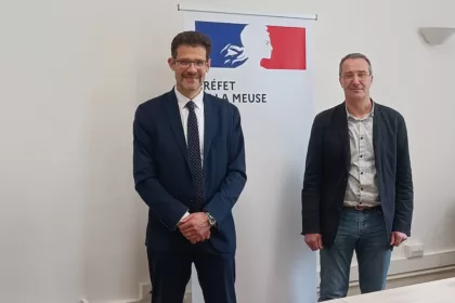 Le préfet de la Meuse Xavier Delarue à gauche