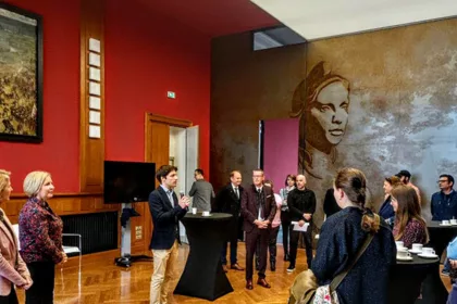 M. le maire accueille les nouveaux internes du Centre hospitalier de Saint-Dizier à l'Hôtel de Ville.