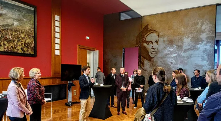 M. le maire accueille les nouveaux internes du Centre hospitalier de Saint-Dizier à l'Hôtel de Ville.