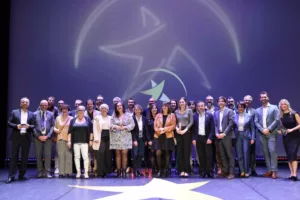 Les lauréats du concours sur la scène de la nuit des réussites