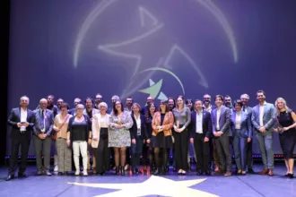 Les lauréats du concours sur la scène de la nuit des réussites