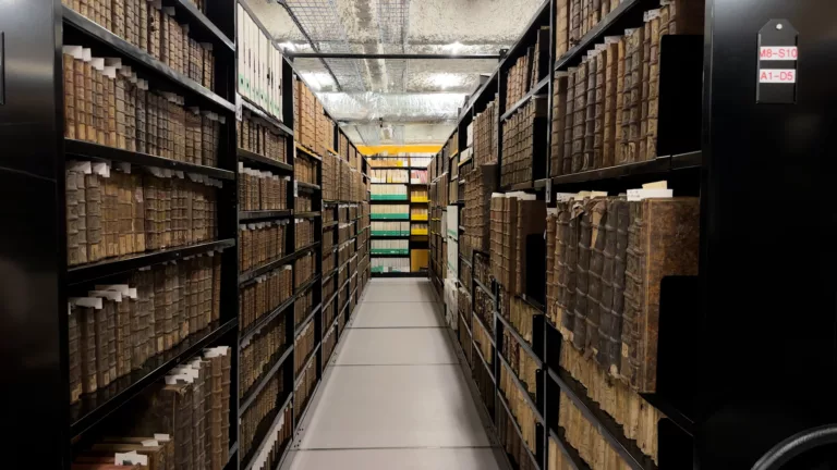Réserve de livres anciens