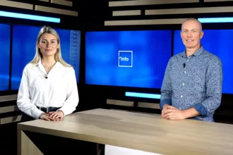 Invité sur le plateau de puissance télévision