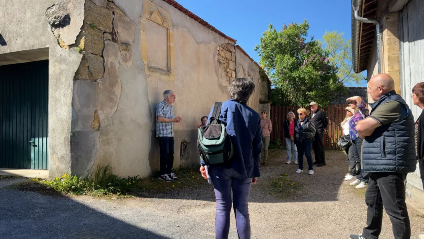 Visite guidé dans les rues d'un village