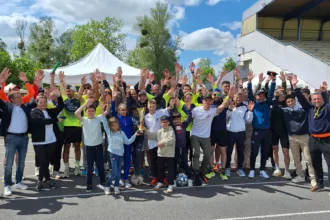 Athlètes et bénévoles à la fin du Grand Record 2025