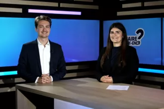 Invité sur le plateau de puissance télévision