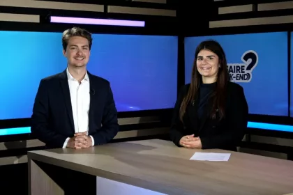 Invité sur le plateau de puissance télévision