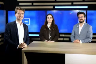 Invité sur le plateau de puissance télévision