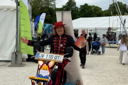 Monsieur sur un vélo
