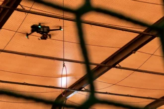 Drone de combat dans une arène