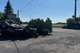 voiture finit sur le toit
