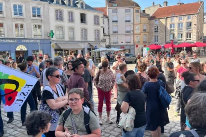 Rassemblement silencieux à la mairie de Chaumont
