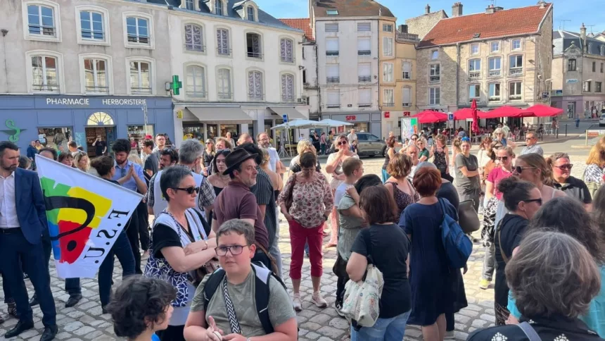 Rassemblement silencieux à la mairie de Chaumont