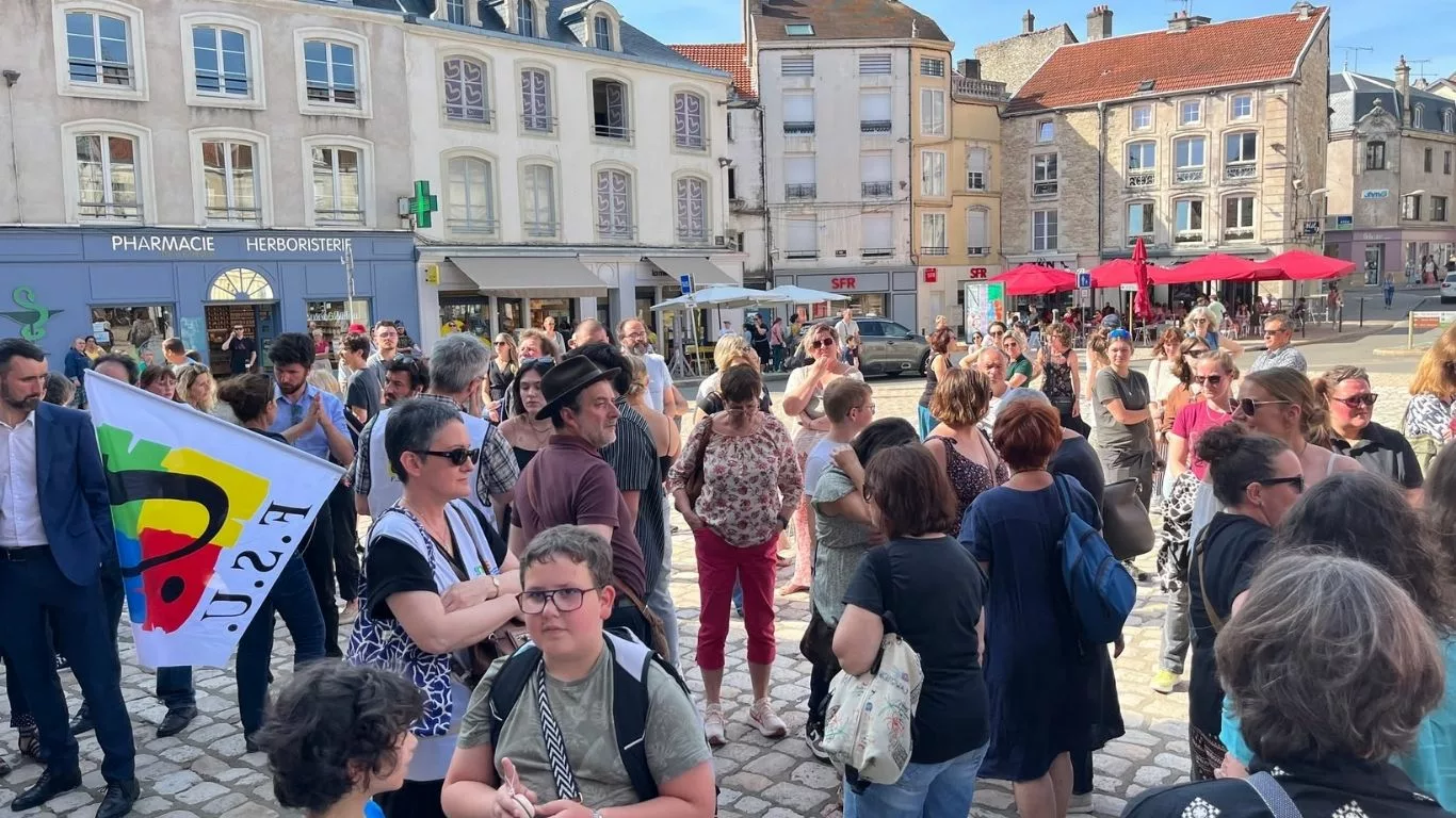 Rassemblement silencieux à la mairie de Chaumont
