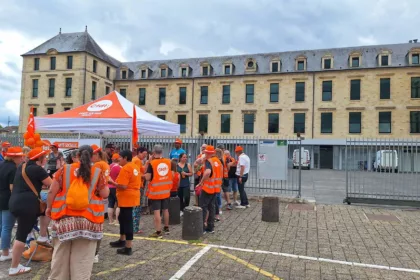 Une quarantaine d'agents du SEISAAM Meuse étaient présents devant l'hôtel du département à Bar-le-Duc