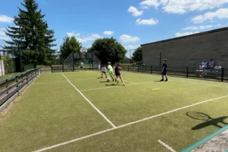 Dans ce petit village, la culture et le sport font vivre les 42 enfants