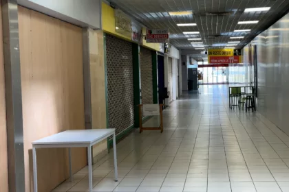 La galerie commerçante de Auchan fait vent debout après la fermeture