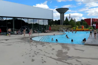 Victimes de leur succès, les piscines du territoire débordent sous la chaleur
