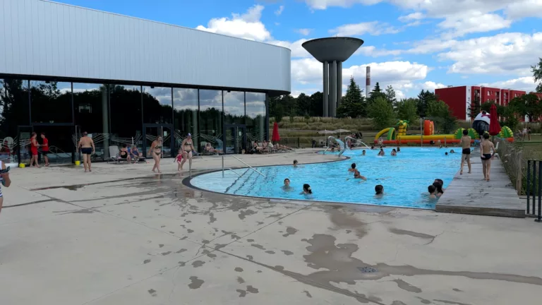 Victimes de leur succès, les piscines du territoire débordent sous la chaleur