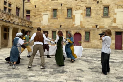 Cette lycéenne réalise un film sur la renaissance dans des lieux barisiens