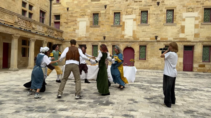 Cette lycéenne réalise un film sur la renaissance dans des lieux barisiens
