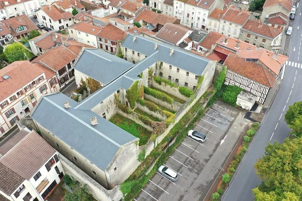 Le 3 septembre, lors de la foire de Châlons, la convention de collecte de dons pour la rénovation de l'ancienne prison de Vitry-le-François a été signée entre la Fondation du Patrimoine et la Ville, un moment marquant qui a donné le coup d'envoi.