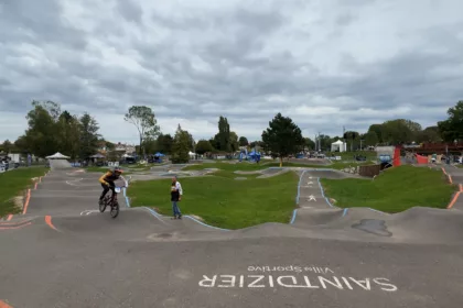 Les pumptracks, un outil sportif qui se développe de plus en plus