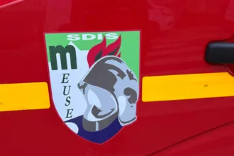 Meuse : un poids lourd renversé, deux personnes transportées à l’hôpital