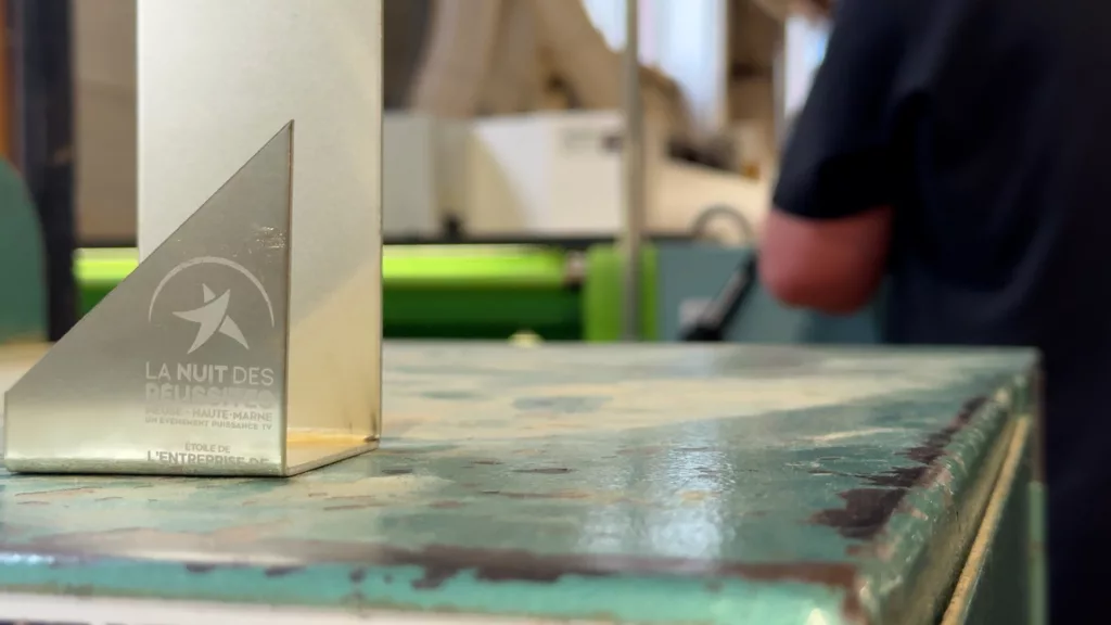 Dans les coulisses de la fabrication des trophées de la Nuit des Réussites