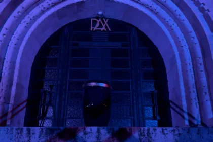 La terre de Douaumont, emportée sur les Champs-Élysées pour le 11 novembre